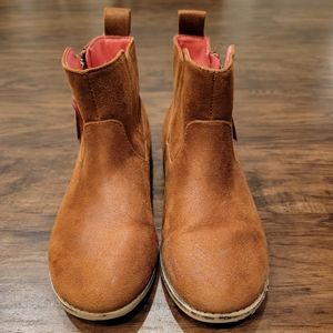 Girls brown boots